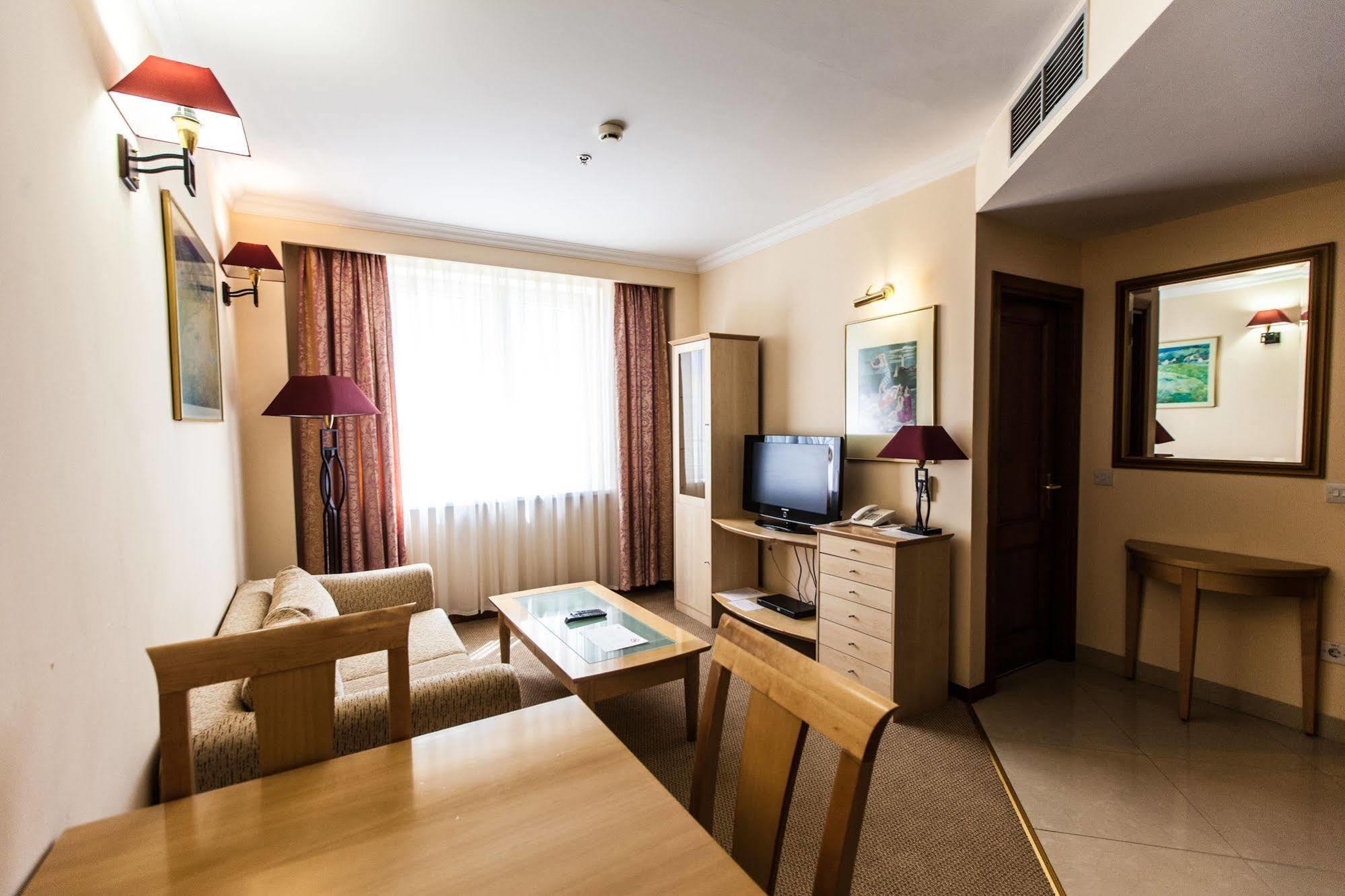 Chagala Atyrau Hotel Eksteriør billede