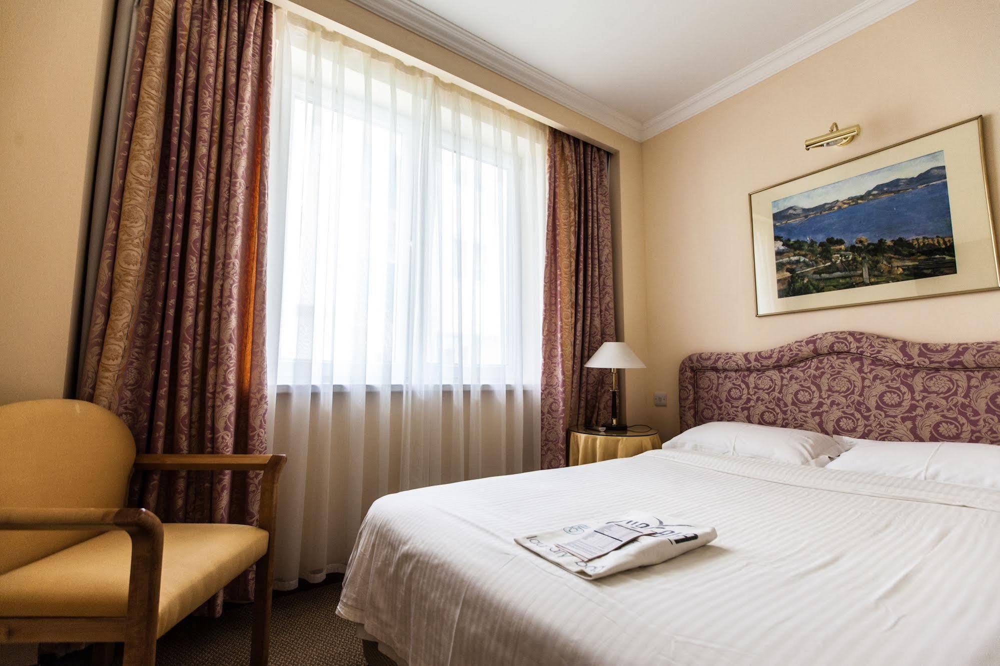 Chagala Atyrau Hotel Eksteriør billede