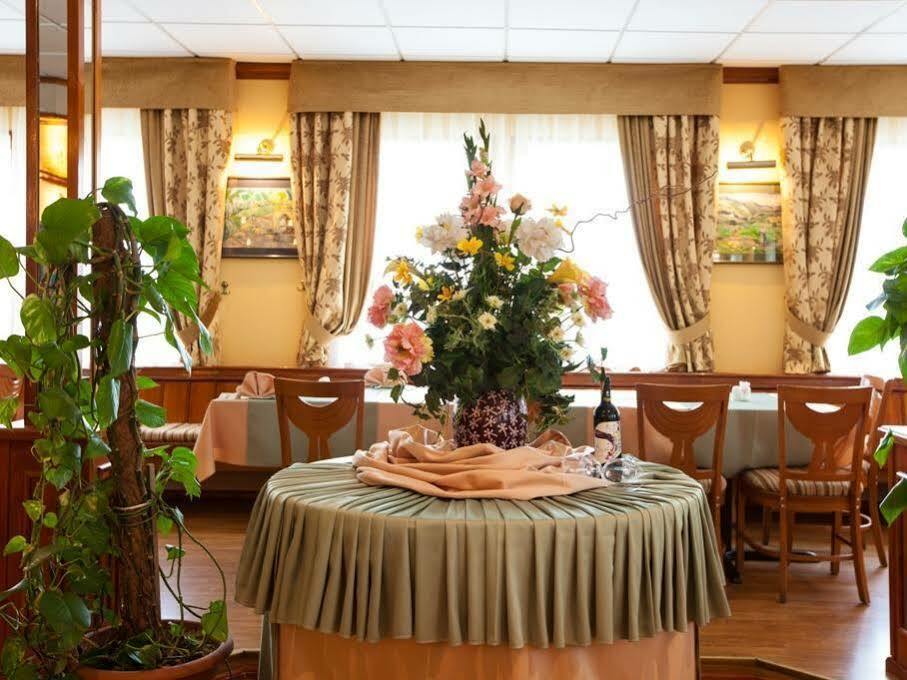 Chagala Atyrau Hotel Eksteriør billede